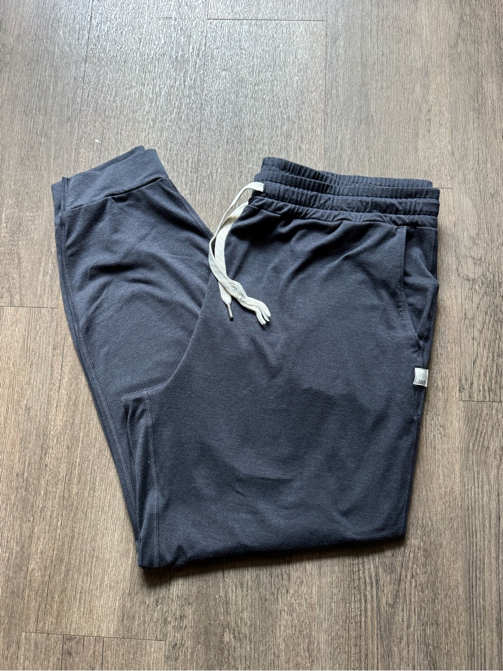 Vuori Performance Jogger Pants Gray/Blue Heather Size XL - flaw on drawstring